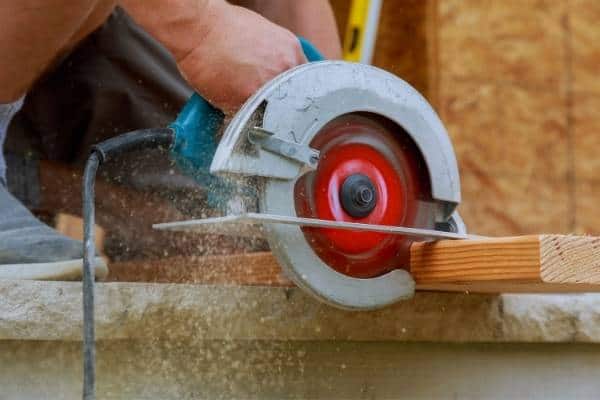 cutting with circular saw